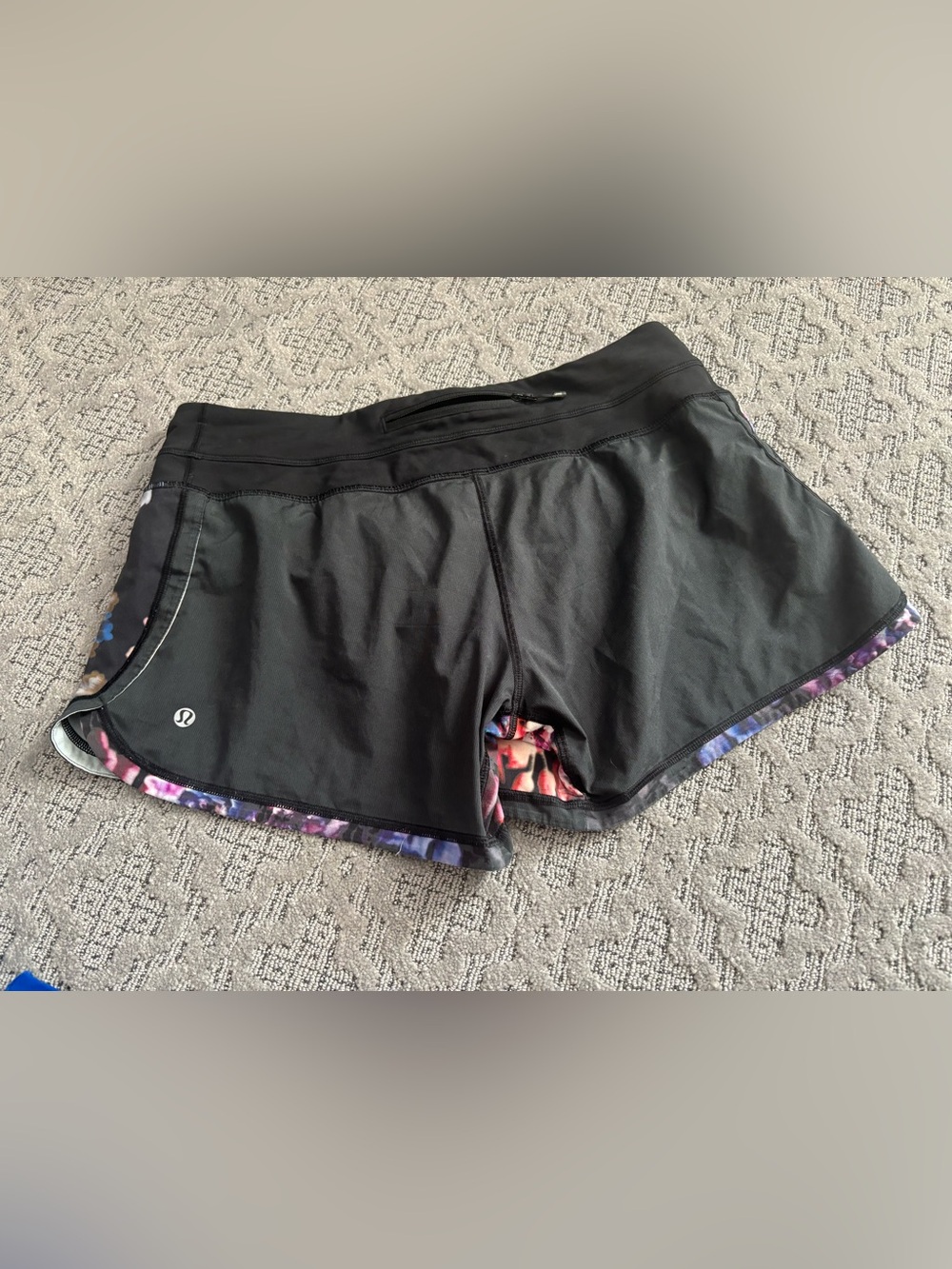 Lululemon - Picture 5 of 8